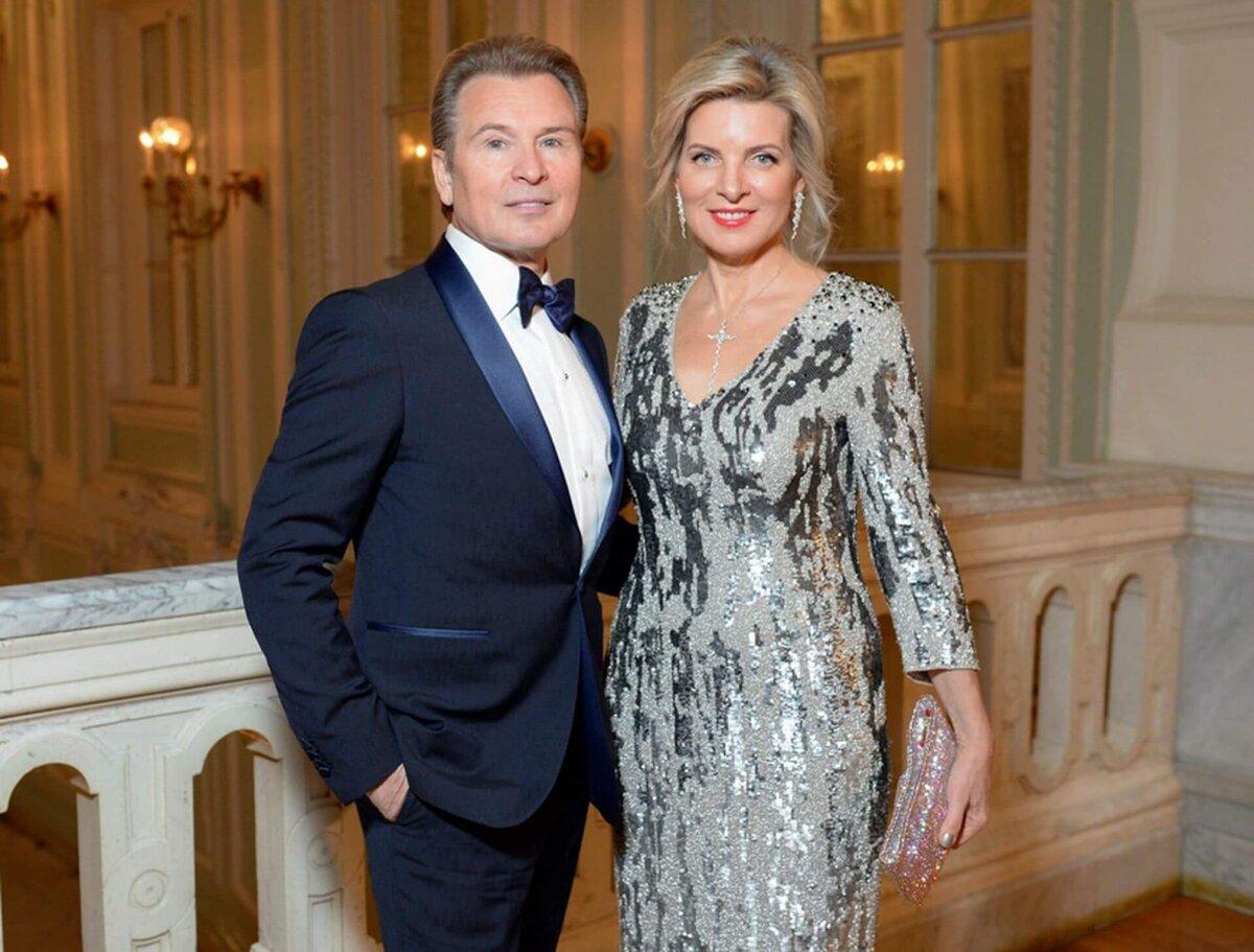 Народ осудил всех участников того давнего выпуска ток-шоу «Пусть говорят». С тех пор прошло уже более 10 лет, а впечатление осталось.-7