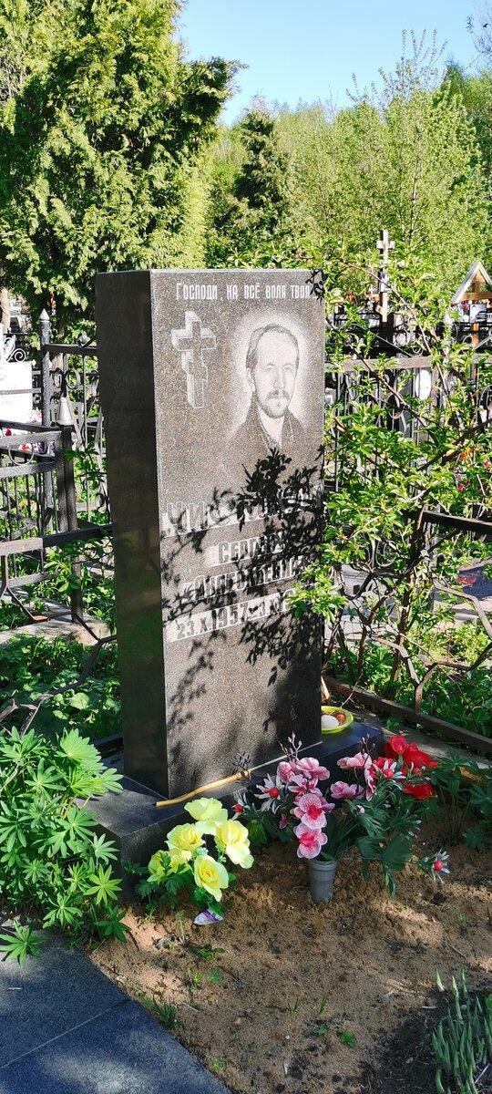 Могилы людей, тесно связанных с преступным миром, можно найти на любом известном кладбище Москвы.-6