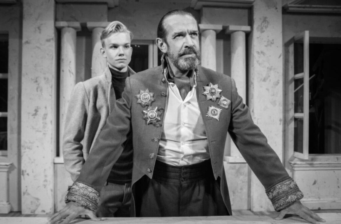 Машков в роли городничего в спектакле «Ревизор»