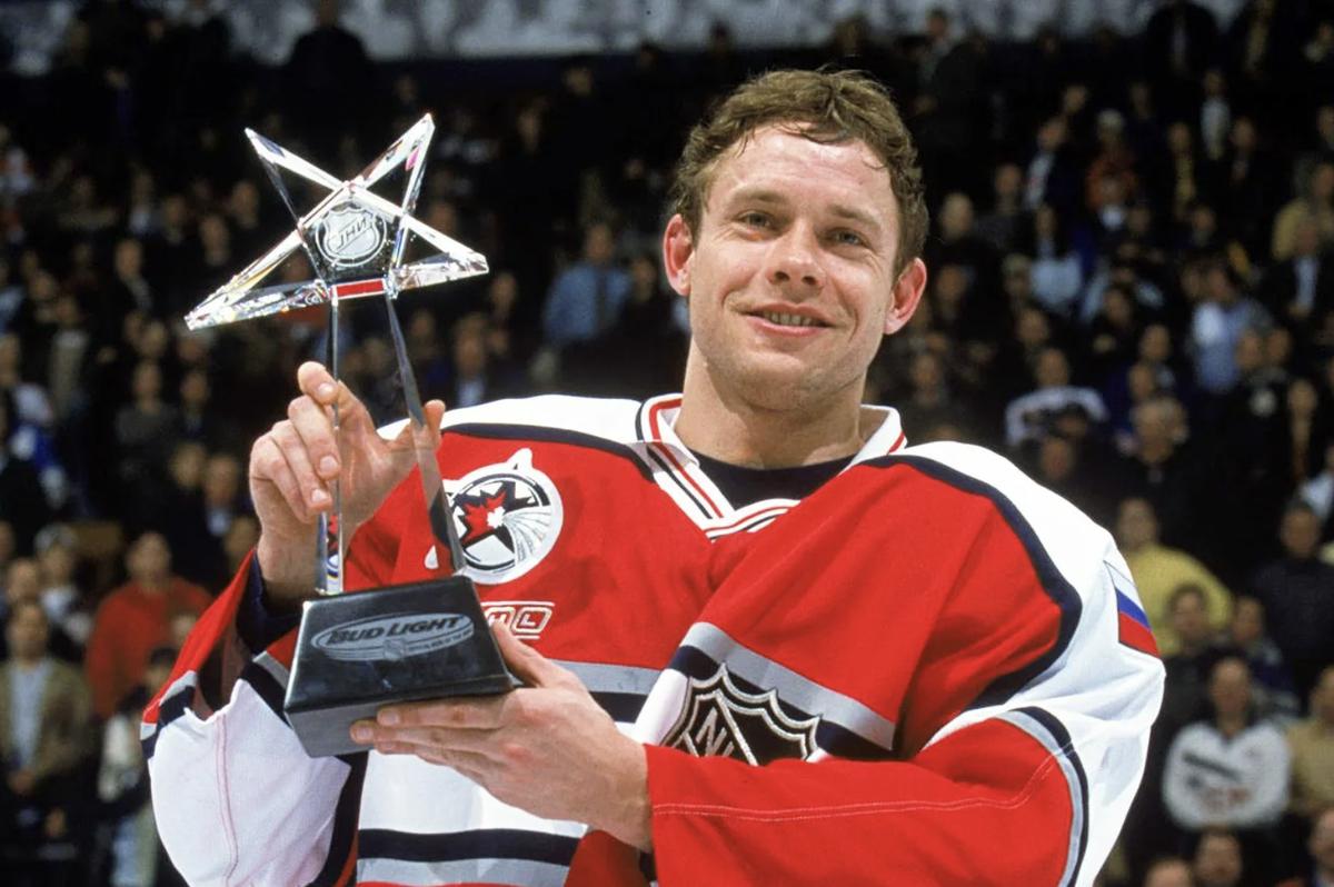 Павел Буре – советский, российский и американский хоккеист, который совершенно недаром получил звучное прозвище «красная ракета».-3