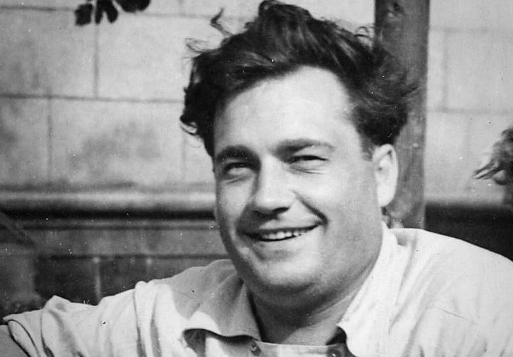 Об этом человек знала вся страна. А крылатые фразы из кинолент "Берегись автомобиля", "Гусарская Баллада", " Ирония судьбы" и "Служебный роман" уходили в народ.