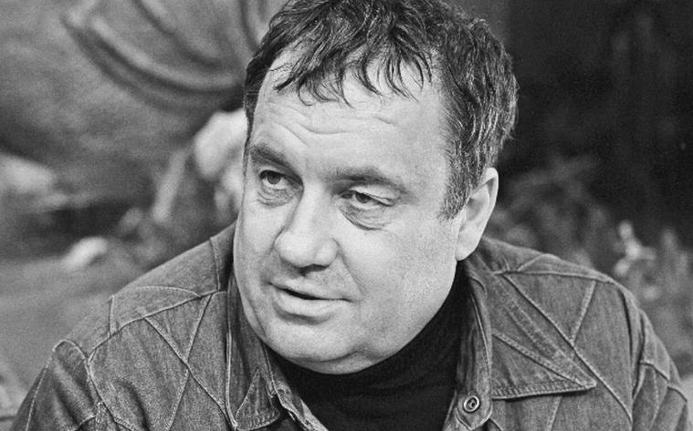 Об этом человек знала вся страна. А крылатые фразы из кинолент "Берегись автомобиля", "Гусарская Баллада", " Ирония судьбы" и "Служебный роман" уходили в народ.-5