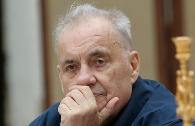 Об этом человек знала вся страна. А крылатые фразы из кинолент "Берегись автомобиля", "Гусарская Баллада", " Ирония судьбы" и "Служебный роман" уходили в народ.-6