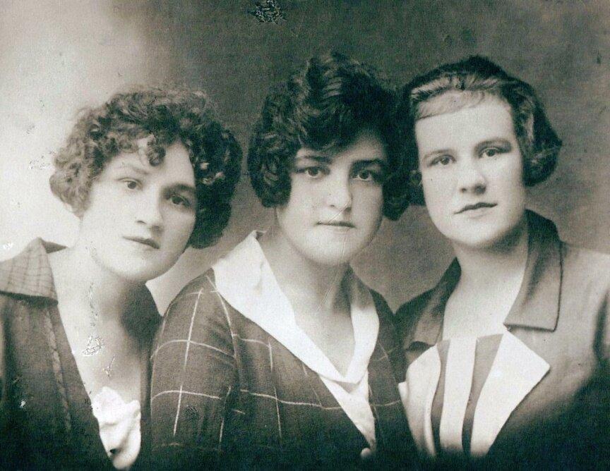 Одним из неприятных аспектов моего пионерского детства было знание, что в какой-то момент оно кончится и придется вступать в комсомол.-10-2