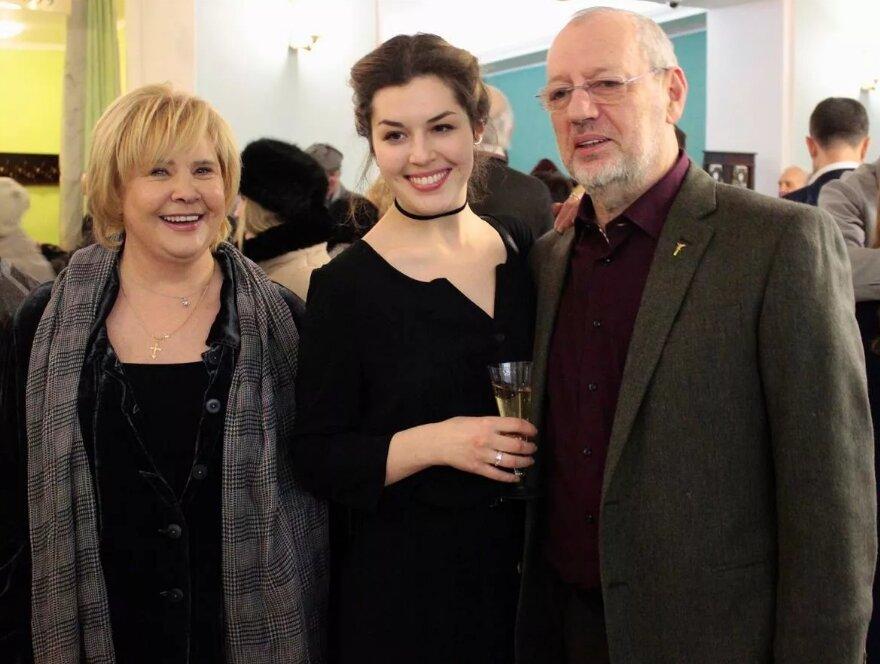 Сейчас Екатерина уже взрослая, она здорова и красива, у нее чудесные отношения с родителями.