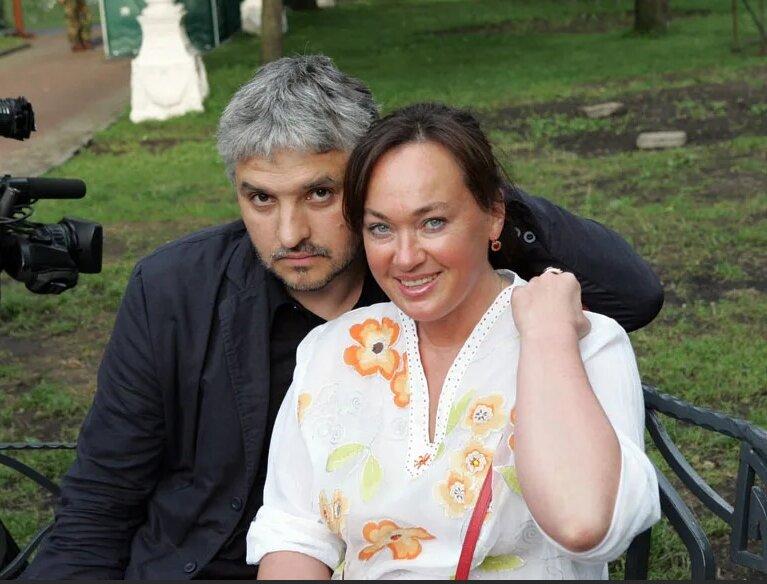 Игорь Бухаров всегда рядом – вот уже более 20 лет – и всегда во всем поддерживает свою жену.