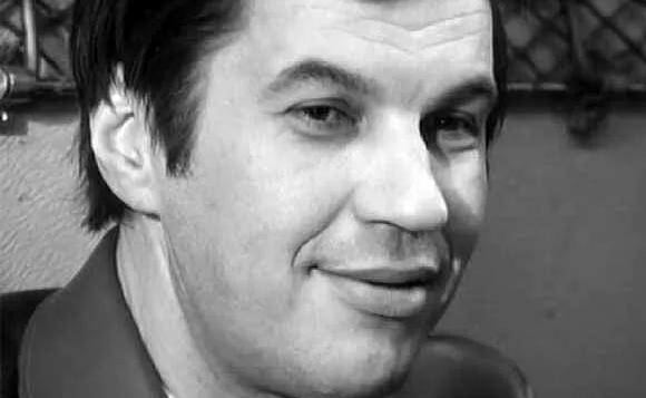 Судьба так и не позволила Георгию Буркову получить высшее актерское образование. Он не смог поступить ни в одну театральное училище или институт, хотя много раз пытался.-6