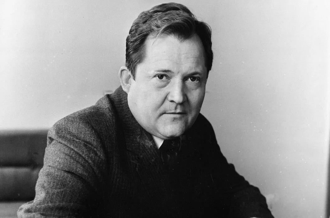 24 августа исполнилось уже 15 лет, как ушел из жизни народный артист России Виктор Павлов. Больше ста семидесяти ролей в кино, десятки лет служения в разных столичных театрах.