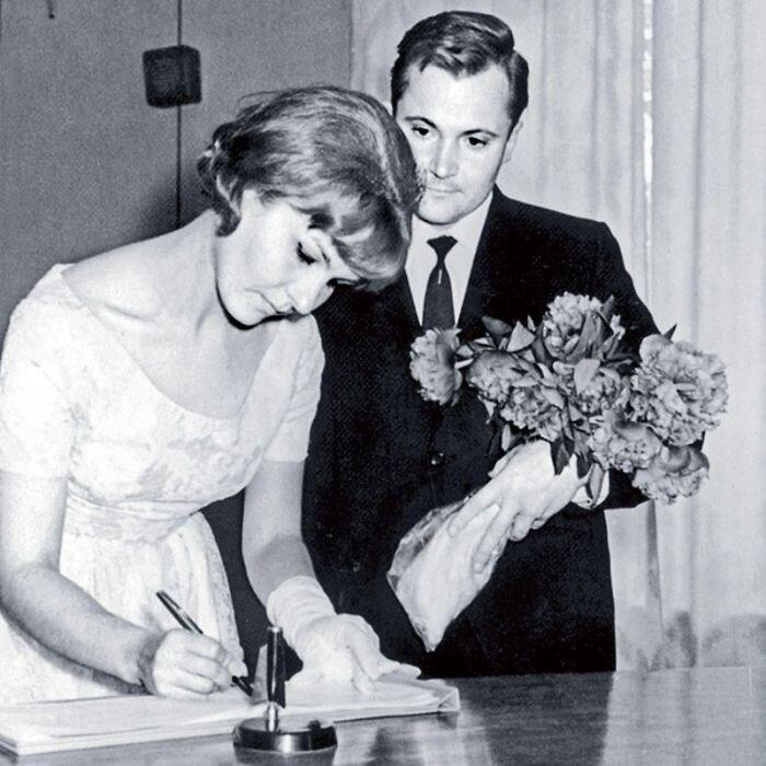 24 августа исполнилось уже 15 лет, как ушел из жизни народный артист России Виктор Павлов. Больше ста семидесяти ролей в кино, десятки лет служения в разных столичных театрах.-6