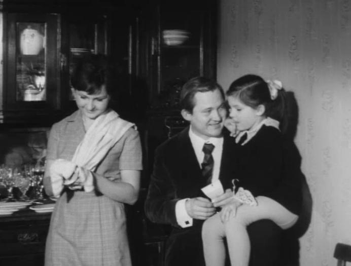 24 августа исполнилось уже 15 лет, как ушел из жизни народный артист России Виктор Павлов. Больше ста семидесяти ролей в кино, десятки лет служения в разных столичных театрах.-9