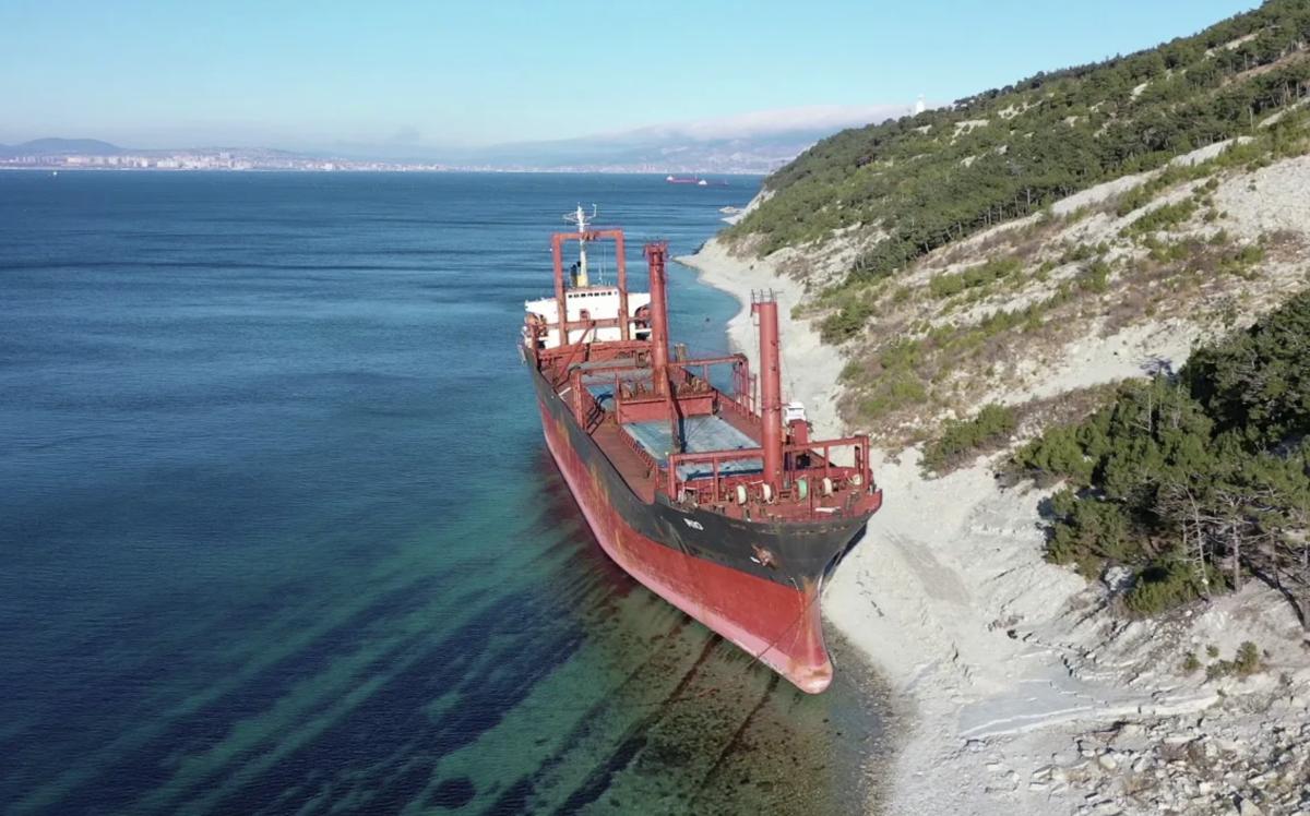 Всего в мире насчитывается от 74 до 103 морей (смотря, как считать). Самое глубокое – Филлипинское (максимальная глубина около 11 км), самое мелкое – соседнее с Черным Азовское море (всего 13 метров).-7