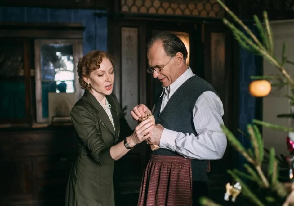 Известный российский актер Алексей Гуськов на протяжении 35 лет брака был счастлив в союзе с красавицей-актрисой Лидией Вележевой.-4