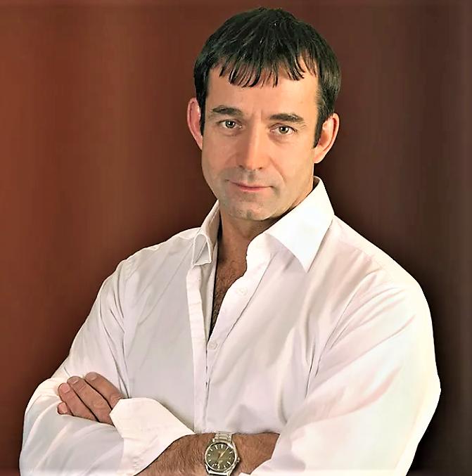 Российский актёр Дмитрий Певцов - это один из самых глубоких и вдумчивых артистов нашего кинематографа. Чаще всего такой уровень мудрости приходит после больших потерь.