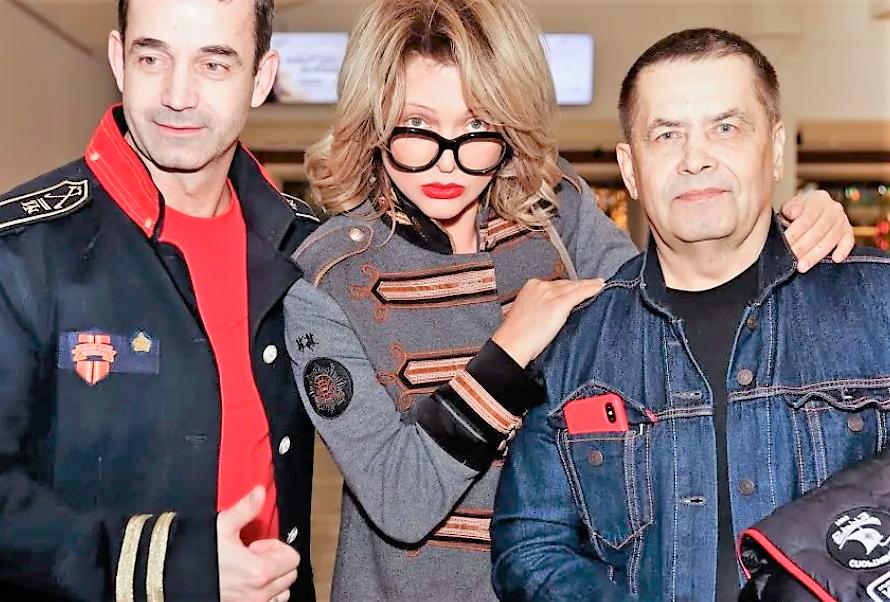 Российский актёр Дмитрий Певцов - это один из самых глубоких и вдумчивых артистов нашего кинематографа. Чаще всего такой уровень мудрости приходит после больших потерь.-3