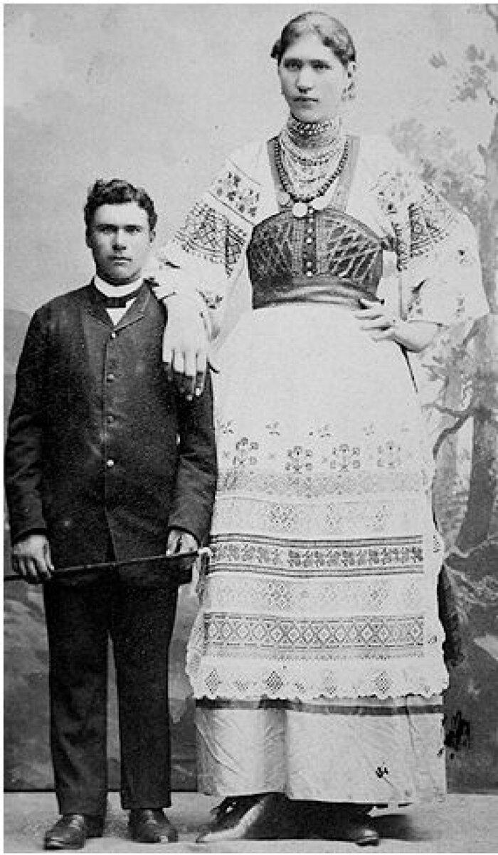 Несколько слегка пугающих портретов реально живших гигантов.