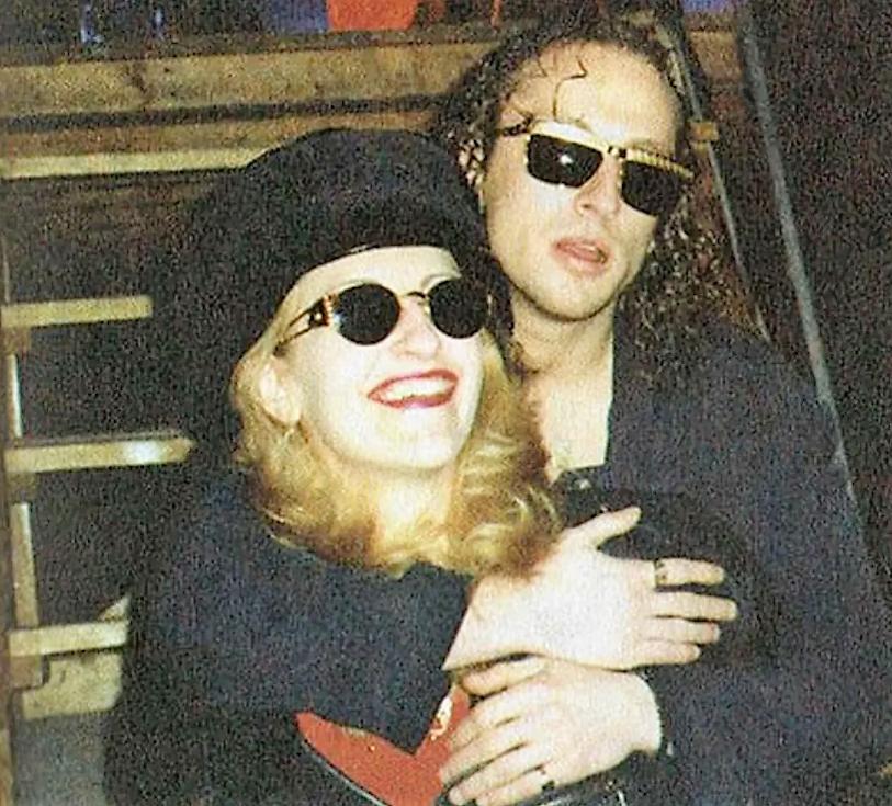 Обаятельный, привлекательный, с своеобразным чувством юмора, телеведущий Дмитрий Нагиев сводит с ума миллионы женщин. Изначально Нагиев и подумать не мог, что станет на столько известным телеведущим.-3