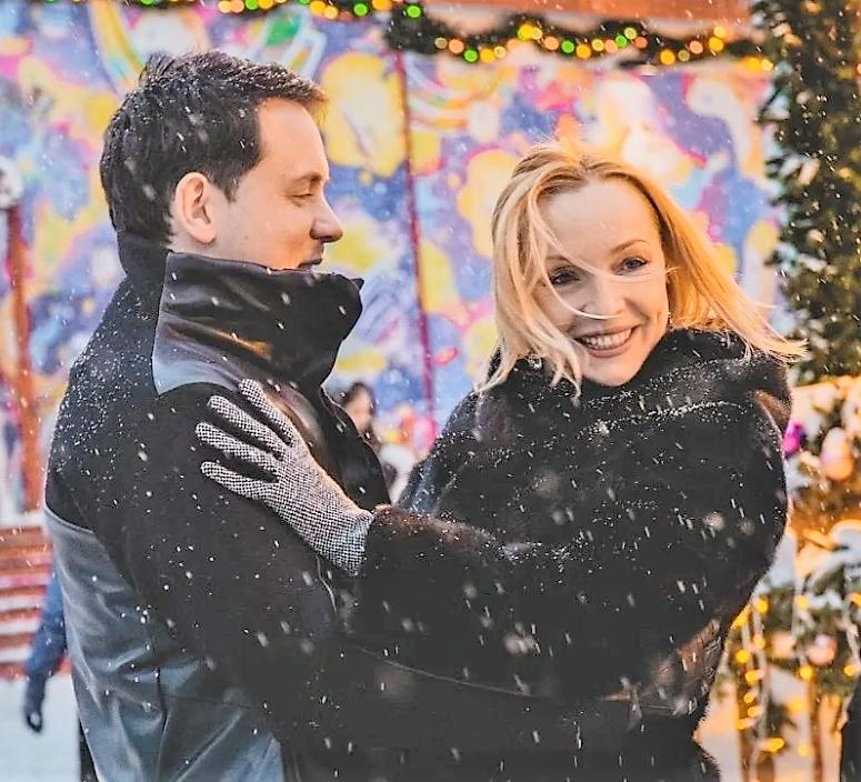 В мире шоу-бизнеса немало разновозрастных браков, в которых супруги счастливы на протяжении долгих лет. И сегодняшние герои тому подтверждение.-3