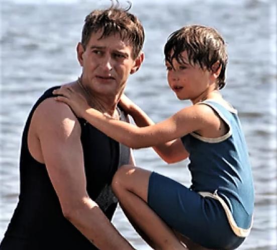 Знаменитый отечественный актёр Константин Хабенский был женат на журналистке Анастасие Смирновой. Но она, к сожалению, рано ушла из жизни, когда их сын был ещё совсем маленьким.-2