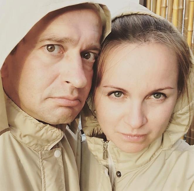 Знаменитый отечественный актёр Константин Хабенский был женат на журналистке Анастасие Смирновой. Но она, к сожалению, рано ушла из жизни, когда их сын был ещё совсем маленьким.-3