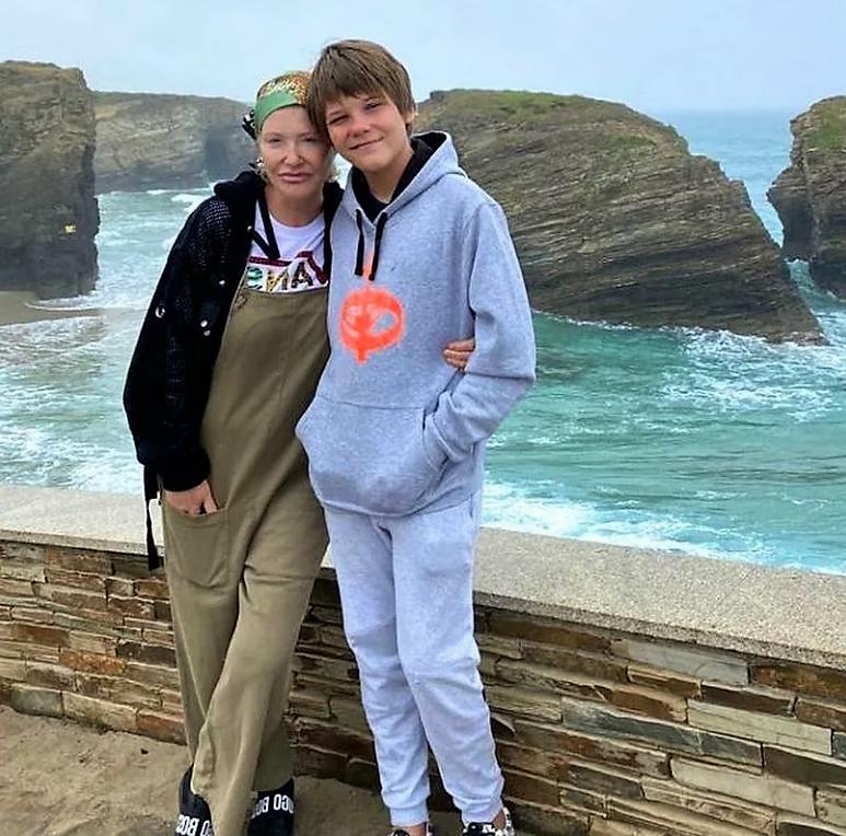 Знаменитый отечественный актёр Константин Хабенский был женат на журналистке Анастасие Смирновой. Но она, к сожалению, рано ушла из жизни, когда их сын был ещё совсем маленьким.-4