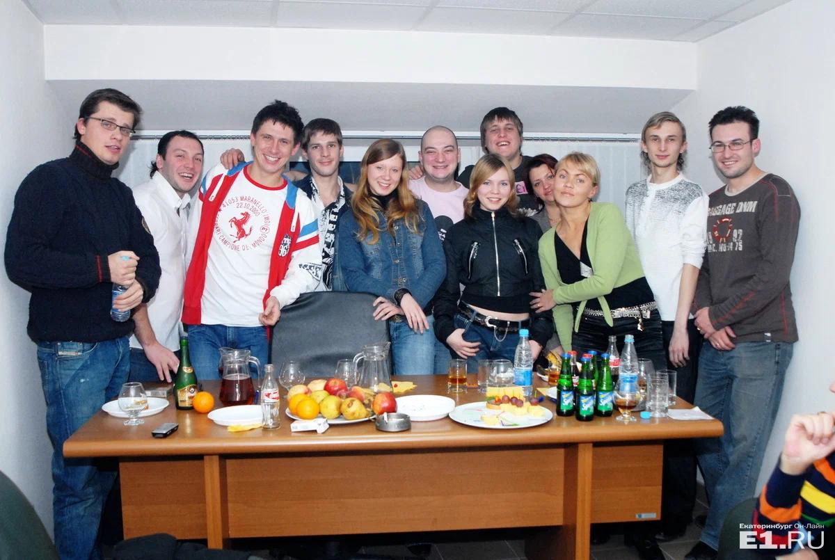 Пик стабильности в нашей стране. Доллар по 26 рублей. Евро по 34 рубля. В 2006 году Россия взлетает на пик политической мощи, она впервые в истории принимает G8.-9