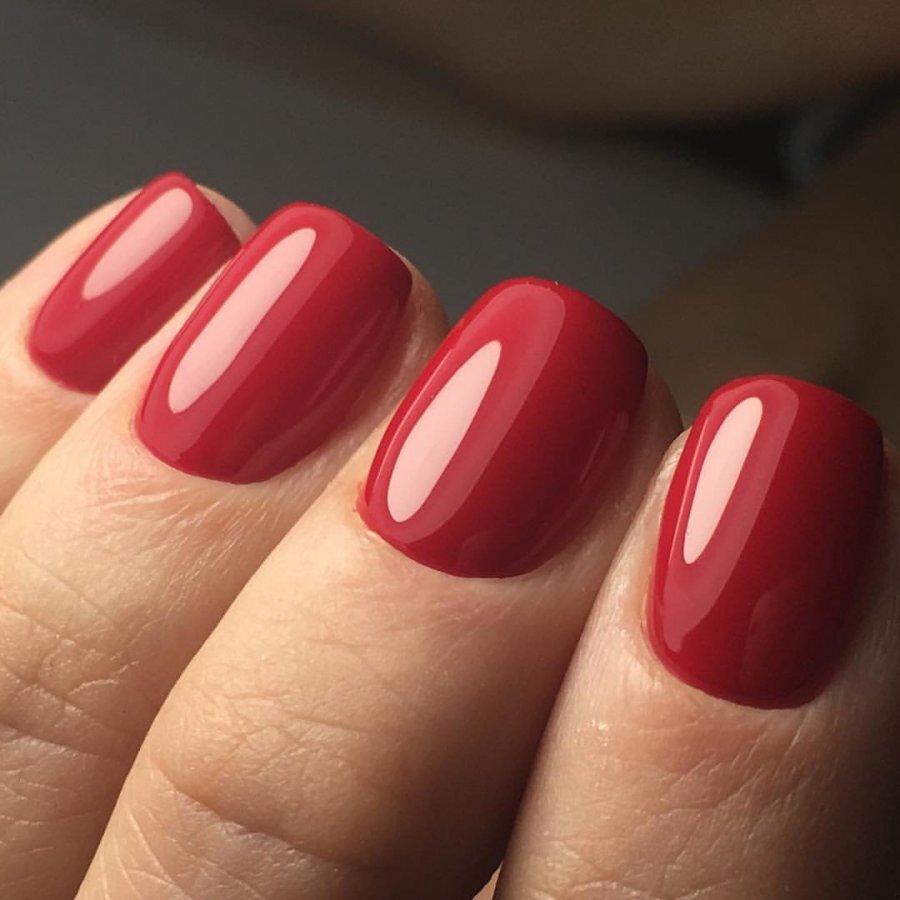 Женщина должна иметь ухоженные руки. Это правило должно соблюдаться в любом возрасте. После 50 это правило становится соблюдать все сложнее, поскольку кожа на руках стареет быстрее, чем кожа на лице.-6