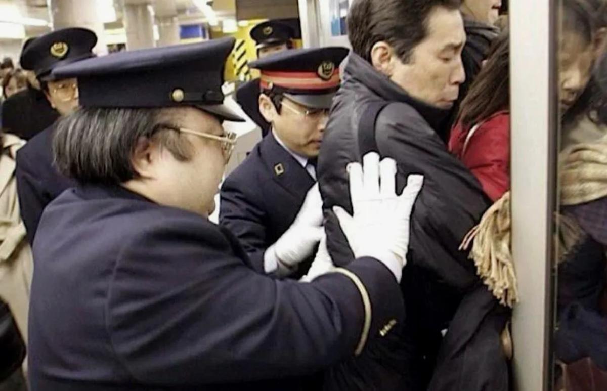 Многих людей, живущих в Европе, включая и россиян, считают, что Япония – загадочная и красивая страна, о которой в мире существует множество мифов.-2