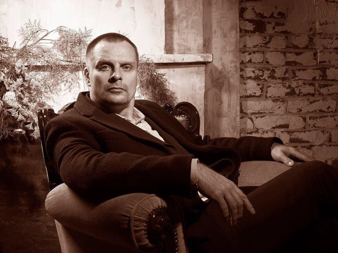 Его отца- Валерия Носика, знает зритель по смешной роли из «Большой перемены», где актер сыграл украинского парня Отто Фукина.