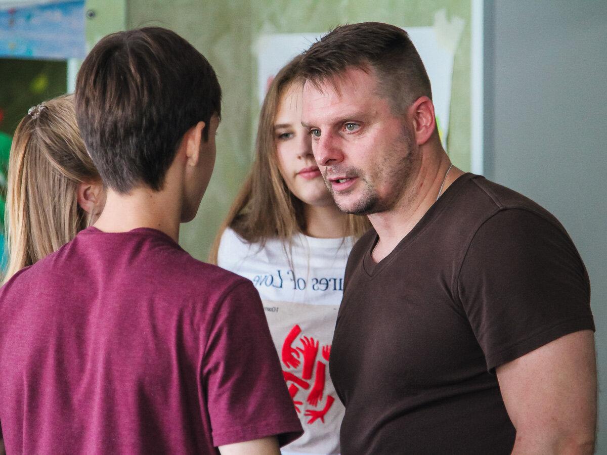 Его отца- Валерия Носика, знает зритель по смешной роли из «Большой перемены», где актер сыграл украинского парня Отто Фукина.-5