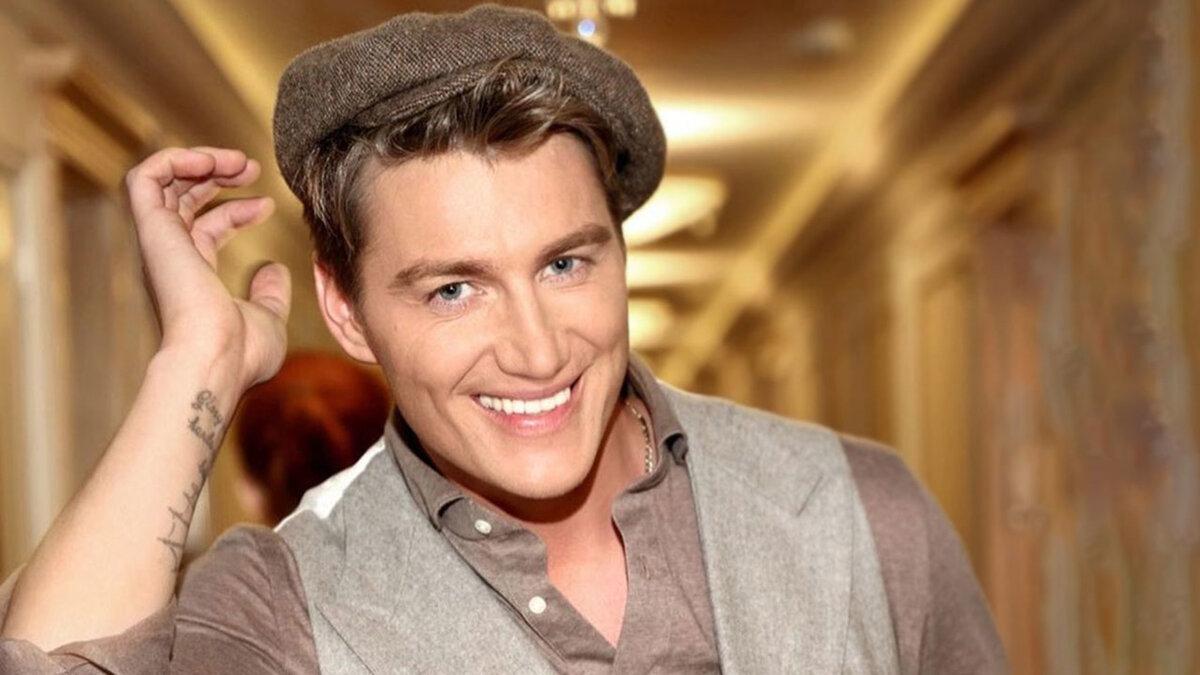 А ведь со стороны актер, музыкант Алексей Воробьев может показаться весьма позитивным и правильным парнем.-2