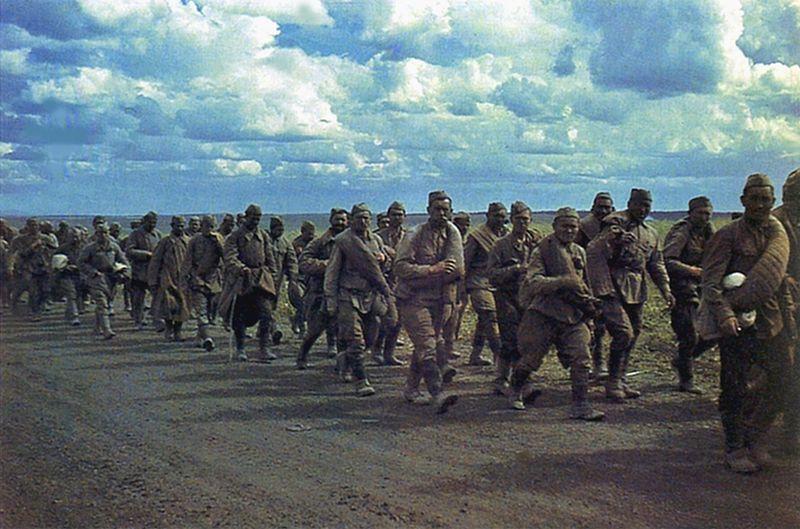 1941, 22 июня. Москвичи слушают по радио речь В.М. Молотова. Фото Евгения Халдея К 9 Мая — около 25 фотографий 1941 года, тематически связанных с Великой Отечественной войной.-5