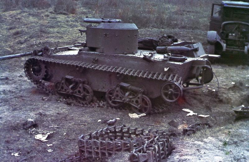 1941, 22 июня. Москвичи слушают по радио речь В.М. Молотова. Фото Евгения Халдея К 9 Мая — около 25 фотографий 1941 года, тематически связанных с Великой Отечественной войной.-7