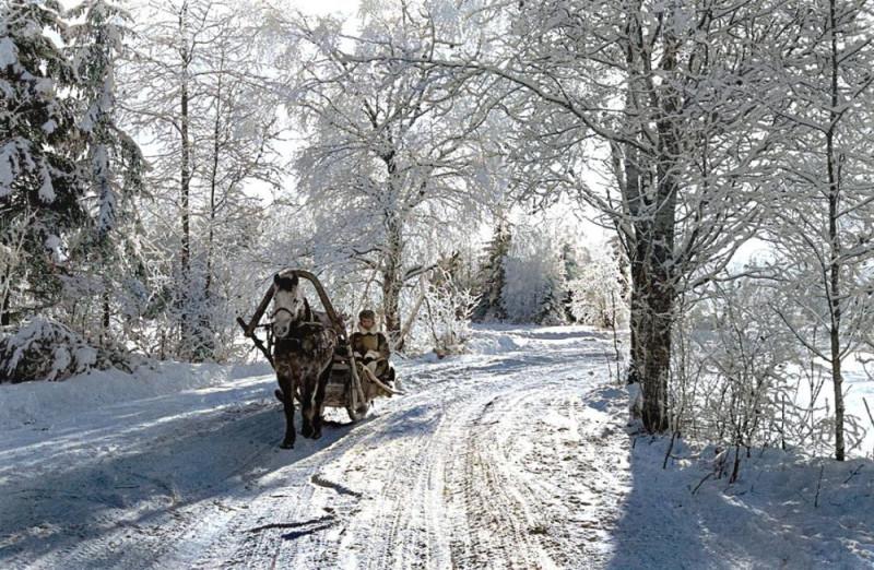 1941, 22 июня. Москвичи слушают по радио речь В.М. Молотова. Фото Евгения Халдея К 9 Мая — около 25 фотографий 1941 года, тематически связанных с Великой Отечественной войной.-25
