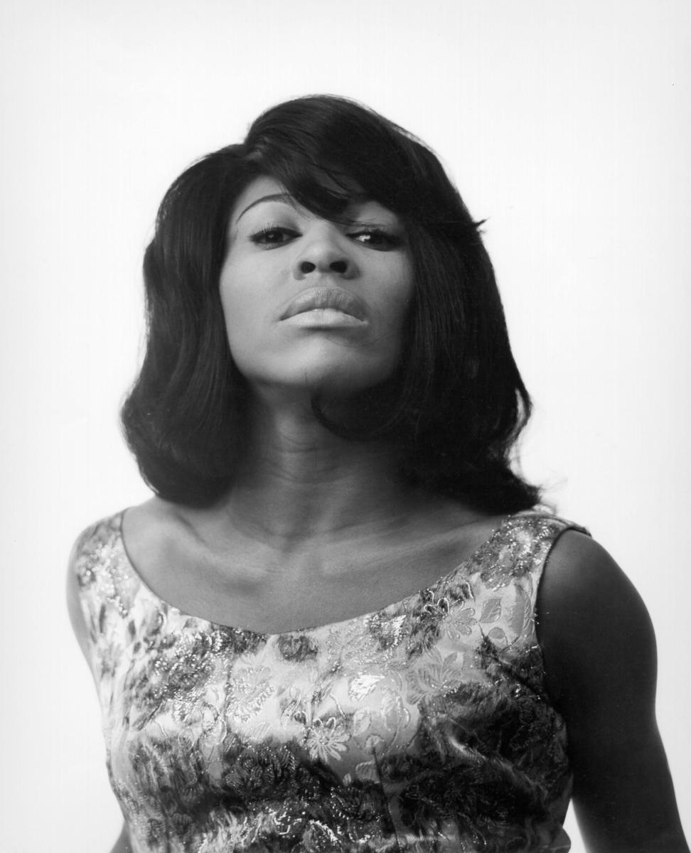 На 83-м году жизни мир покинула легенда. Женщина-ураган ― вдохновляющая, яркая, женщина, создавшая себя сама.-5