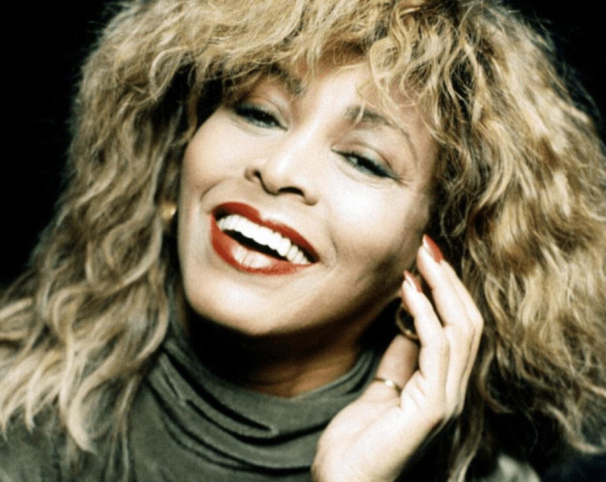 На 83-м году жизни мир покинула легенда. Женщина-ураган ― вдохновляющая, яркая, женщина, создавшая себя сама.-8-2