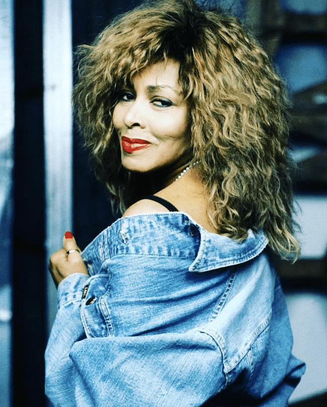 На 83-м году жизни мир покинула легенда. Женщина-ураган ― вдохновляющая, яркая, женщина, создавшая себя сама.-9