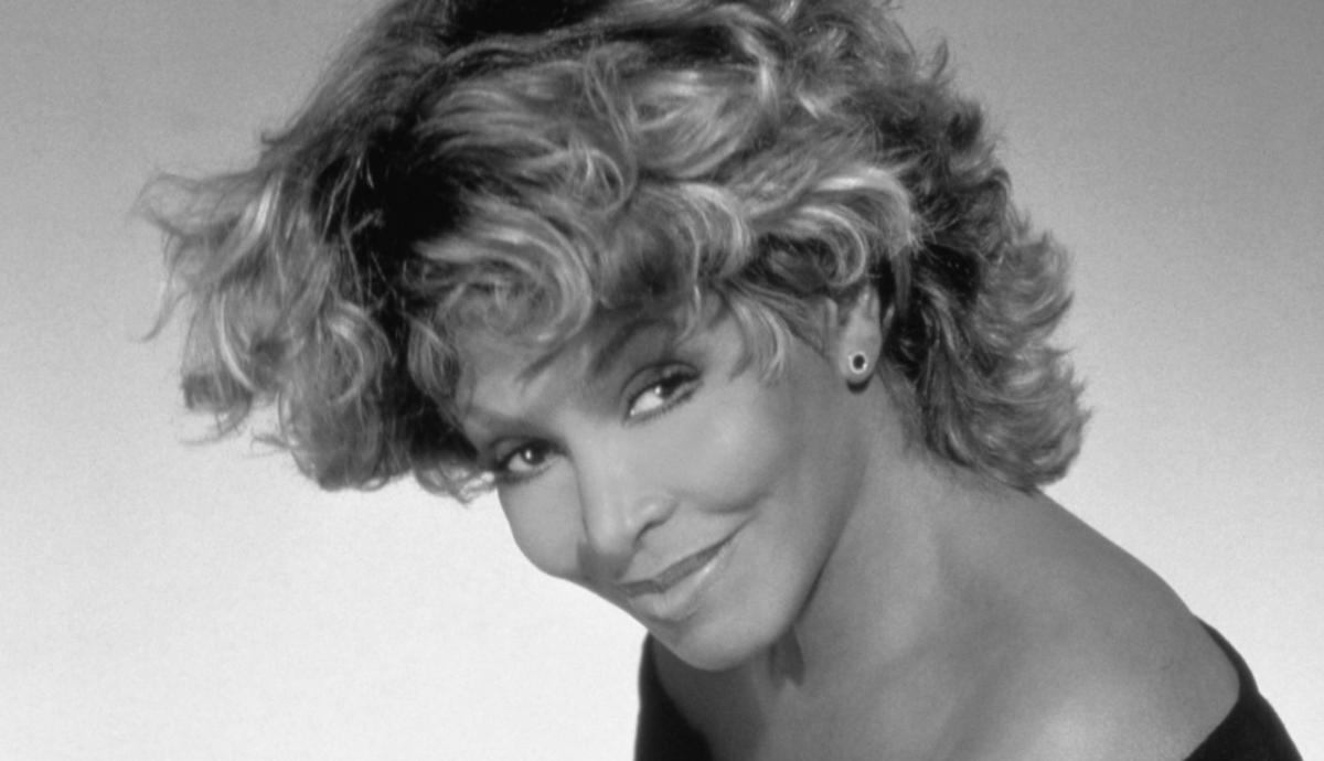 На 83-м году жизни мир покинула легенда. Женщина-ураган ― вдохновляющая, яркая, женщина, создавшая себя сама.-10