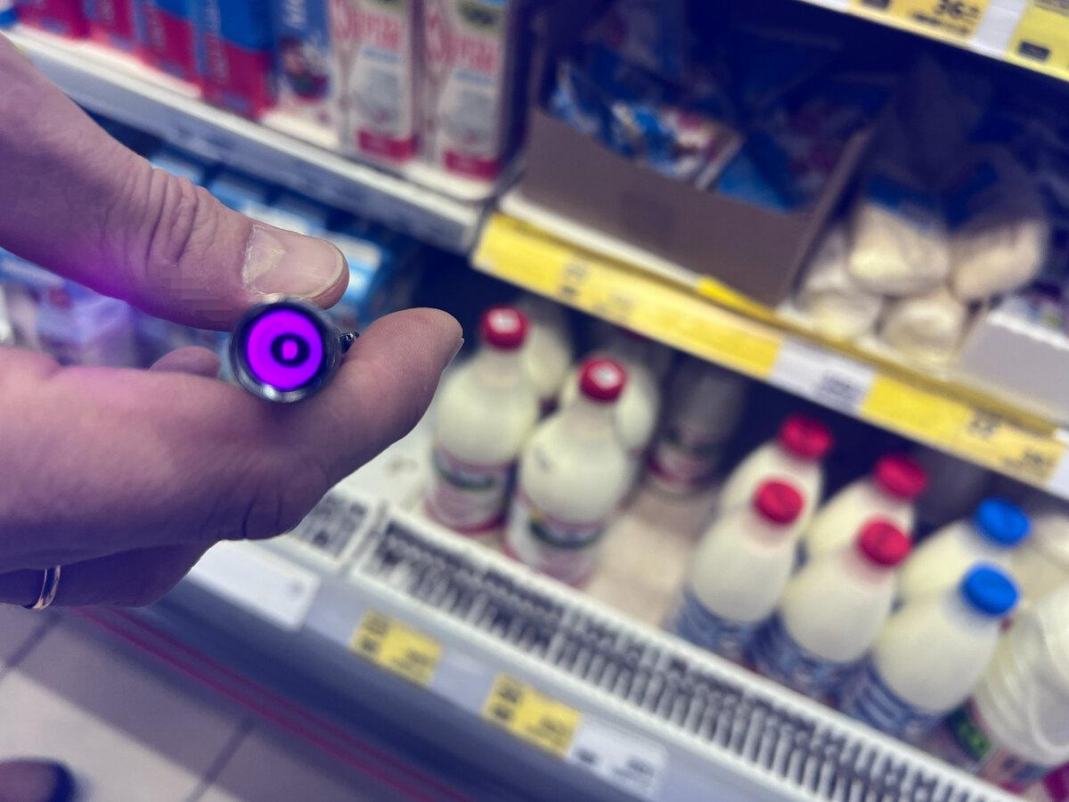 Просто посветив фонариком, можно увидеть любопытные вещи - то, что обычно не заметно глазу. Что первое вам придёт на ум, когда спросят о возможностях УФ-лучей?-7