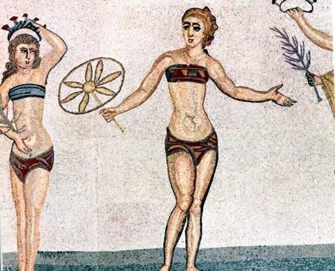 Римские проститутки носили "мамиллар" – римский лифчик. Основной целью этого предмета одежды было скрывать грудь, а не поддерживать ее.