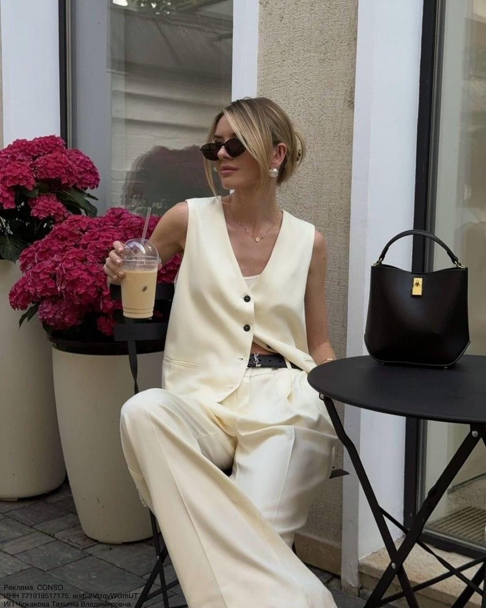 Приветствую вас! Меня зовут Екатерина Астафьева, я стилист, эксперт в области моды.  Многие считают, что для статусного образа нужен дорогой гардероб. Но это не так!-14