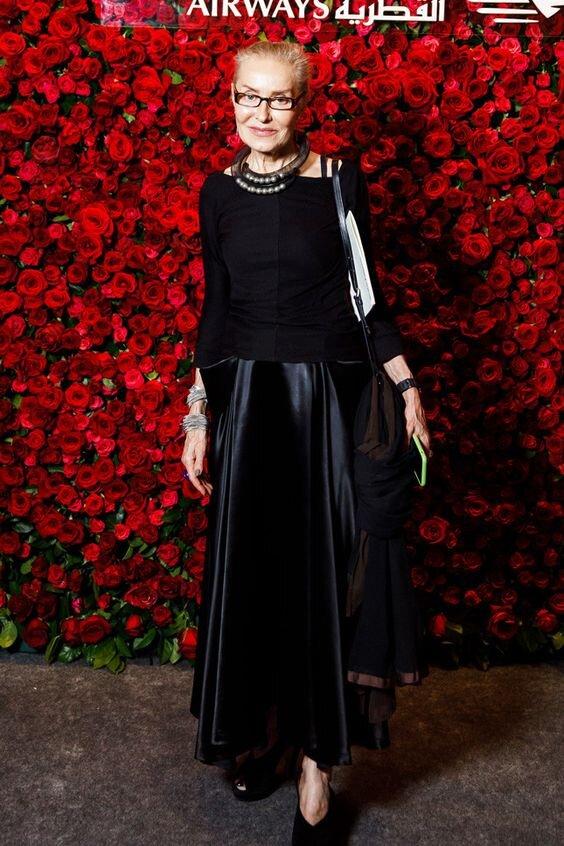 Сегодня я хочу поговорить с вами о девяти ошибках в стиле, которые могут испортить внешность любой женщины, особенно когда возрастные изменения уже становятся заметны.-3-2