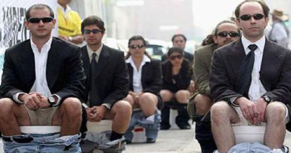 В каких странах мужчины писают сидя?