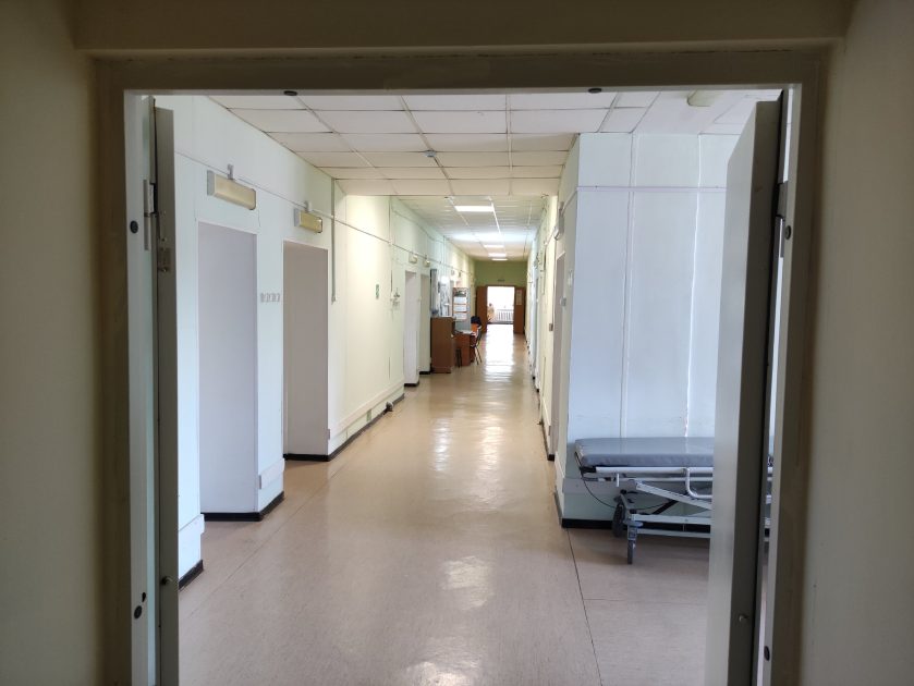 Зашёл в палату