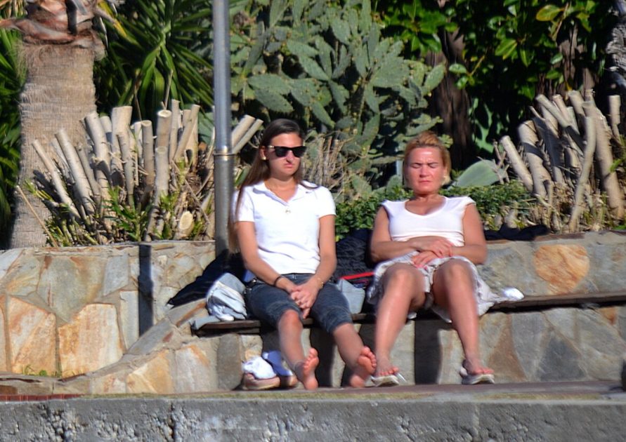 Сидим, чуть не плачем