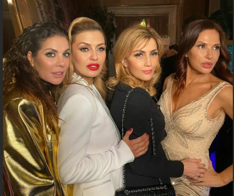 40-летние "девочки" из телевизора: наши дамы, которые навечно застряли в своем образе