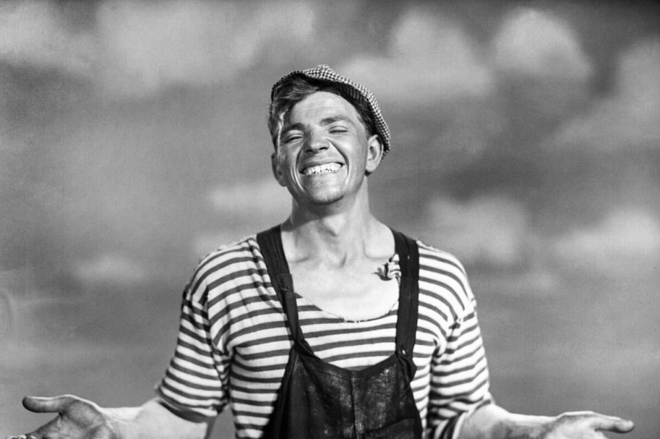 К нему относились так, словно его просто не было