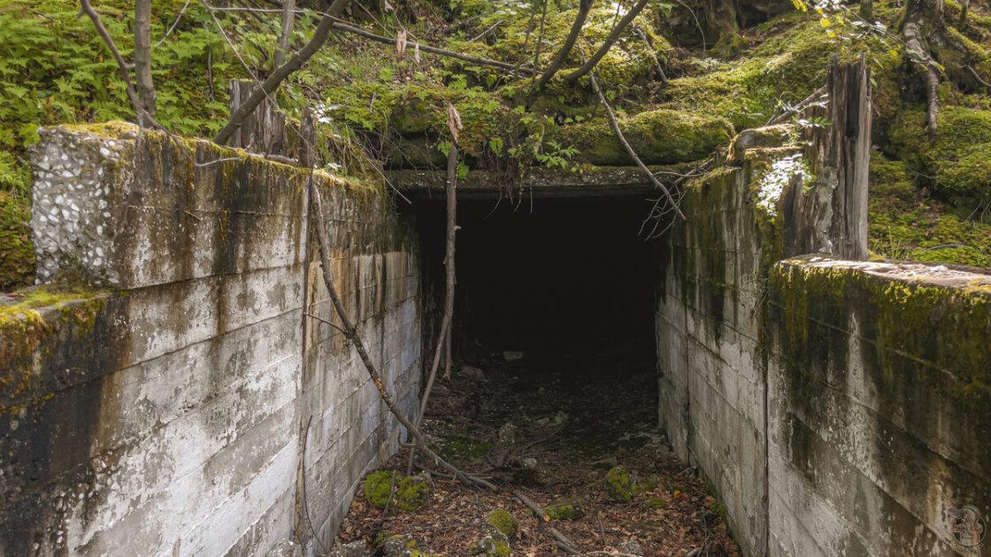 "Загадка Дыры". Куда ведёт таинственный тоннель прорытый в горах Байкала?