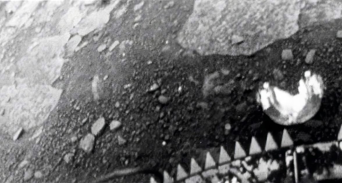 Фотоснимки с поверхности Венеры, принятые на Землю с советских космических аппаратов