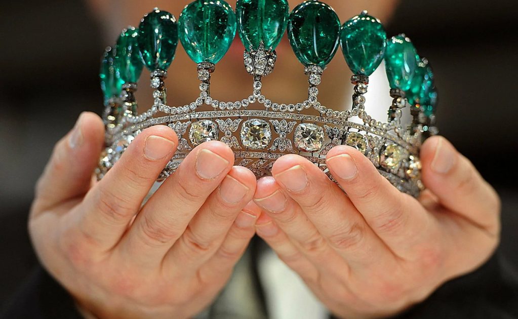 20 самых красивых исторических тиар с изумрудами