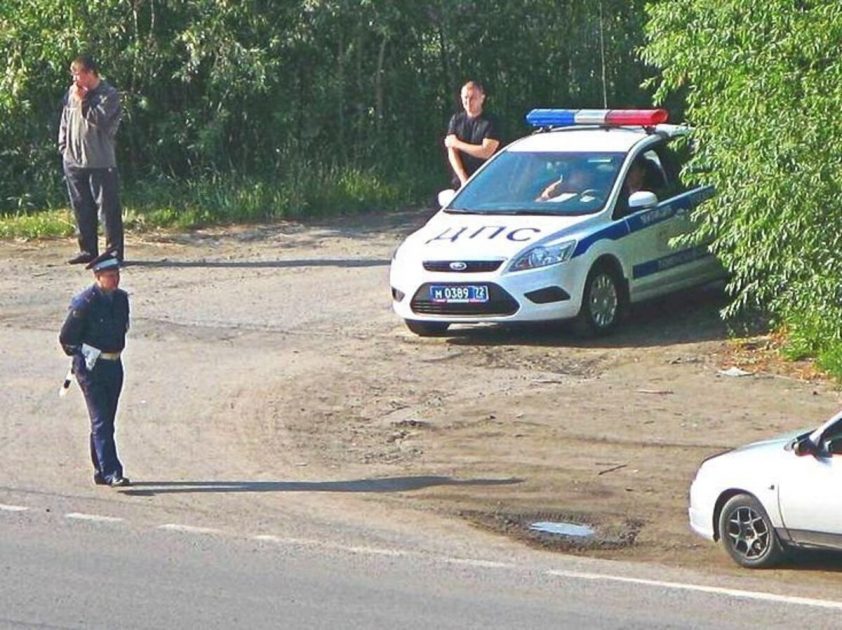 Бывалые автомобилисты пояснили, почему они больше не моргают фарами, чтобы сообщить о засаде ДПС.